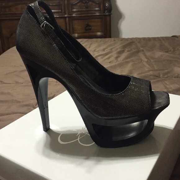 Jessica Simpson Heels - Picture 2 of 3