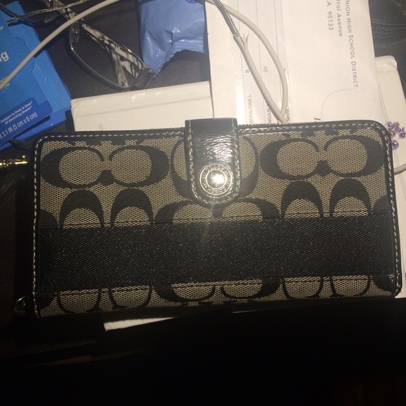 details of wallet // comes with the matching purse
