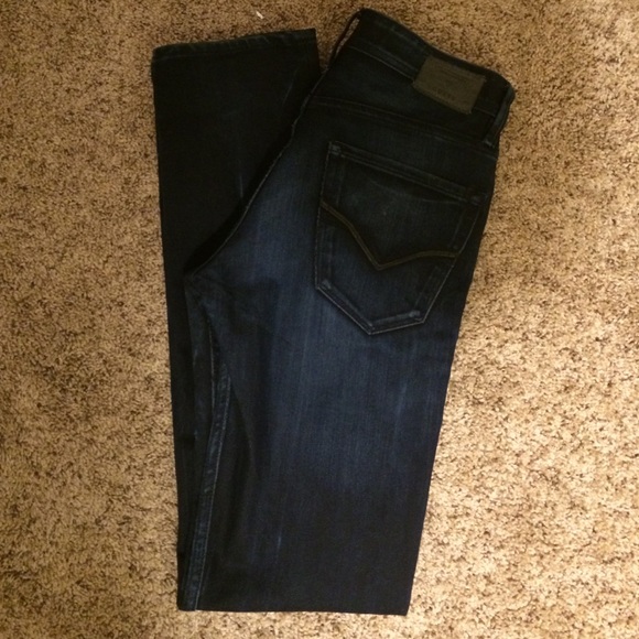 Nice dark wash jeans worn minimally - Picture 3 of 4