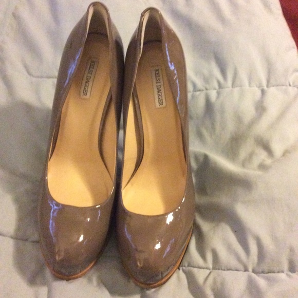 Kelsi Dagger tan high heels stilettos sz 10