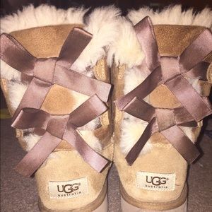 Chestnut Bailey Bow UGG's