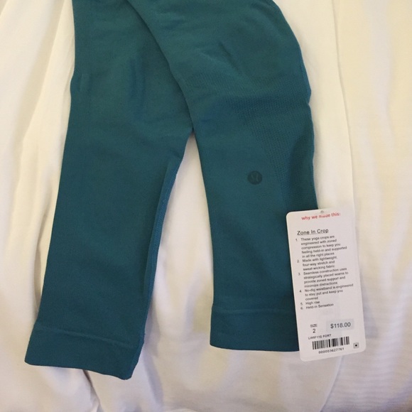 Lululemon Zone In Crop NWT Sz 2