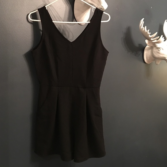 Black romper with zipper and pockets ✨