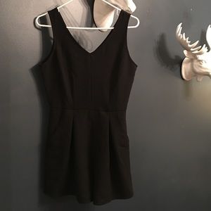 Black romper with zipper and pockets ✨