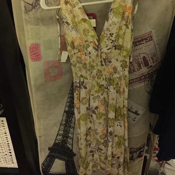 PAPAYA V-neck Summer dress with tag