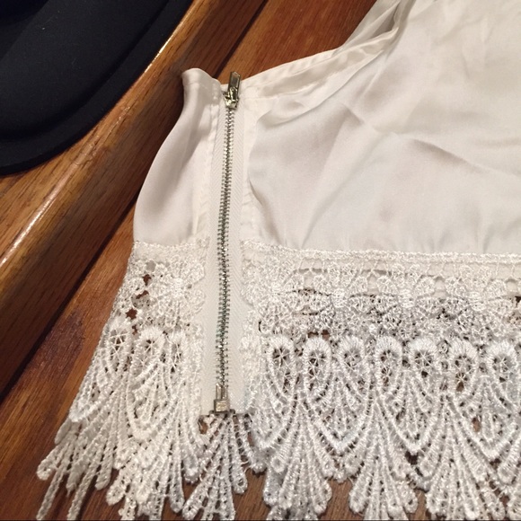 ๐ white chiffon lace zippered side crop top - Picture 2 of 2