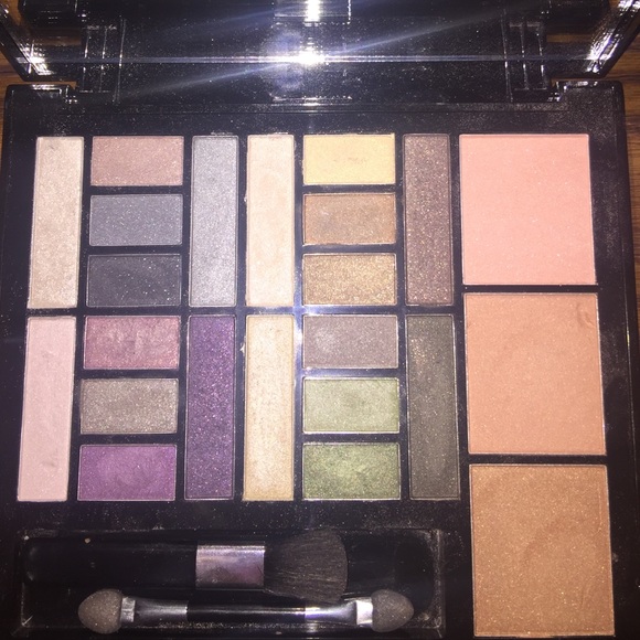Makeup- eyeshadow& blush palette