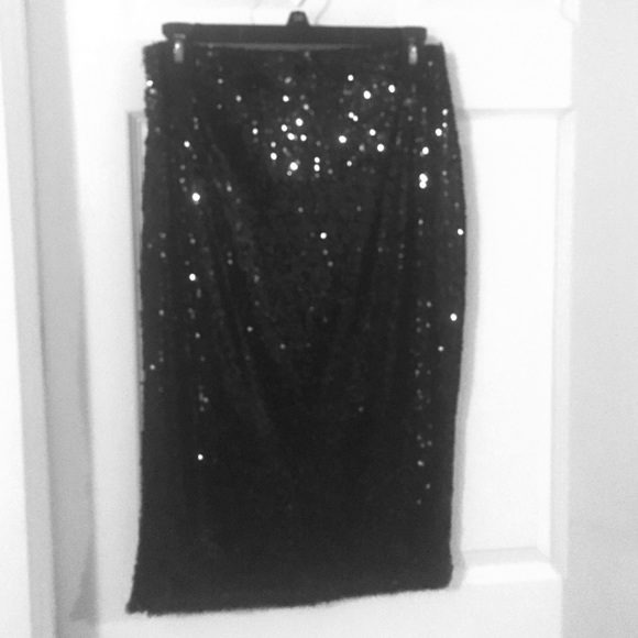 High waisted sequence skirt with side spilt