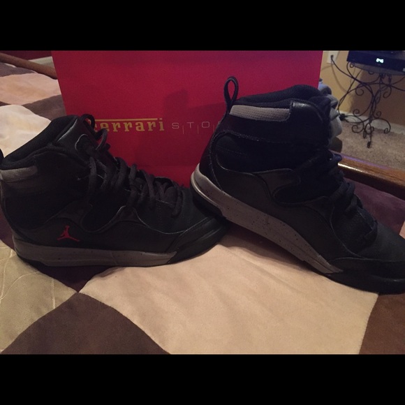 Boys size US 2.5 black Jordan sneakers.