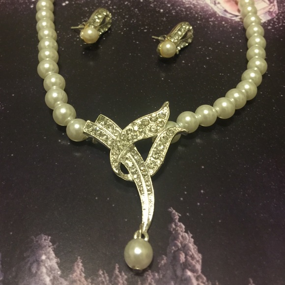 Necklace and earrings set - Picture 2 of 4