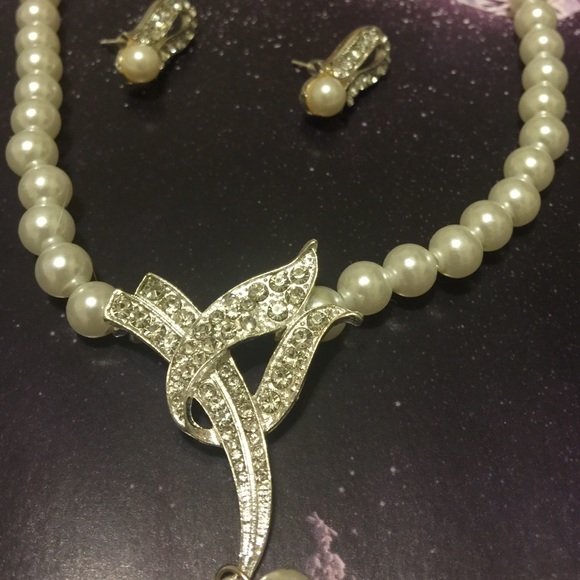 Necklace and earrings set - Picture 4 of 4