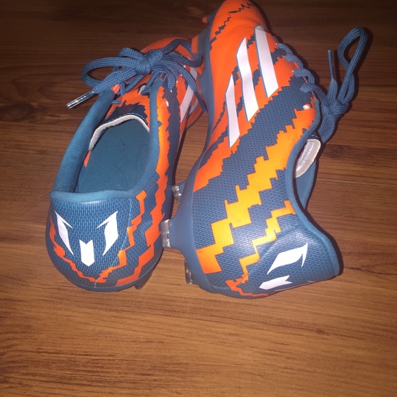 Messi 10.2 soccer cleats