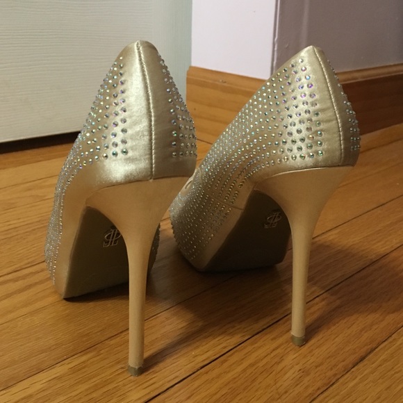 Jennifer Lopez Heel - Picture 3 of 4