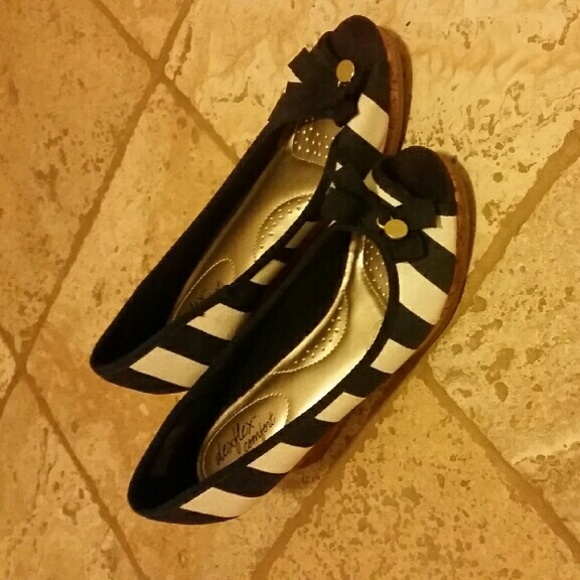 Open toe wedge shoe