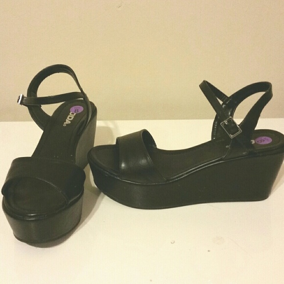 Platform sandals