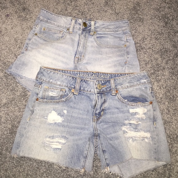 AEO light wash denim shorts midi (one ripped)