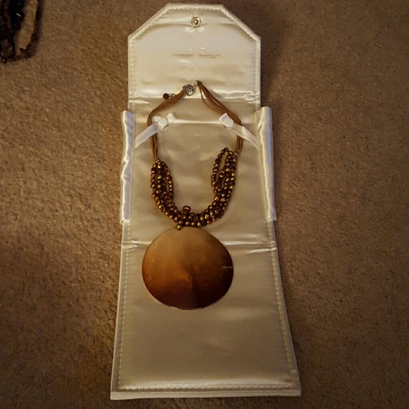 Crimson Ridge shell necklace