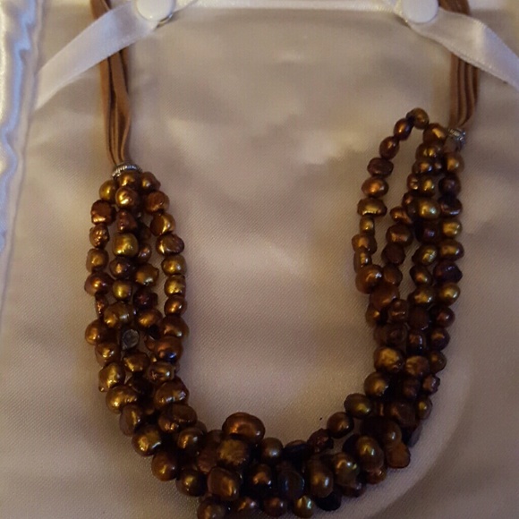 Crimson Ridge shell necklace - Picture 3 of 3