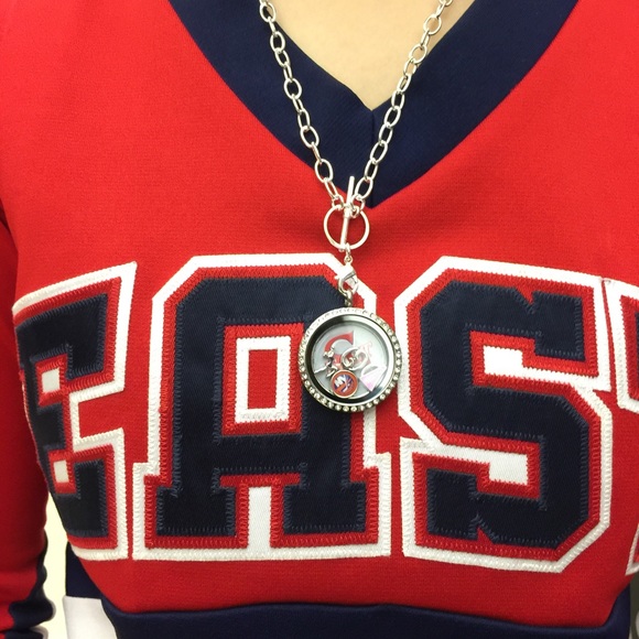 Free Logo Plate with purchase of locket - Picture 2 of 3