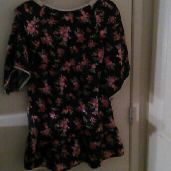 Top - Picture 2 of 3