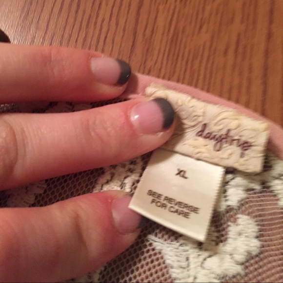 Daytrip top, hi-low on bottom, silky fabric - Picture 3 of 4