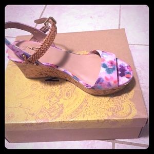 Floral wedges