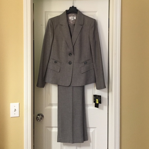 Gray LeSuit Pantsuit. NWT. Size 12.