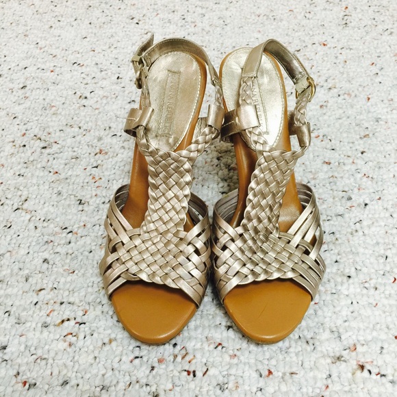 Banana Republic Size 8 Gold shimmery sandal