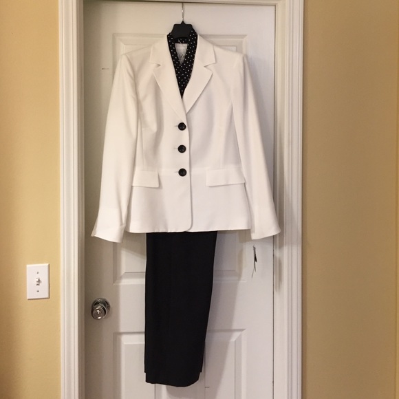 Black and White LeSuit Pantsuit with Scarf. Sz 16