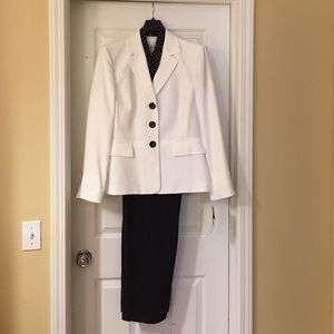 Black and White LeSuit Pantsuit with Scarf. Sz 16