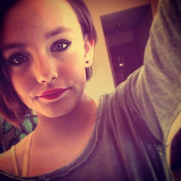 Meet your Posher, Issy