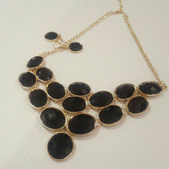 Black and gold necklace set