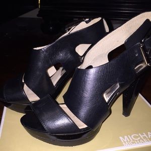 Michael Khors black heel