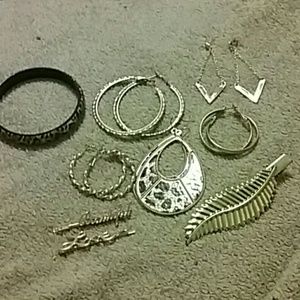 Bundle of jewelry