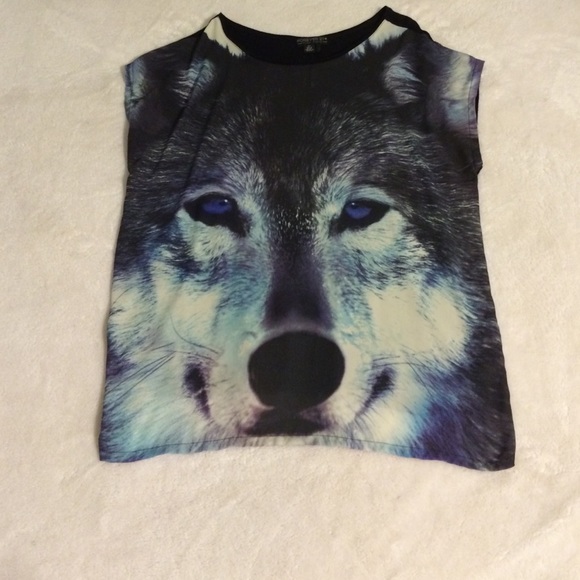 Wolf Shirt with a Black Back - Forever 21