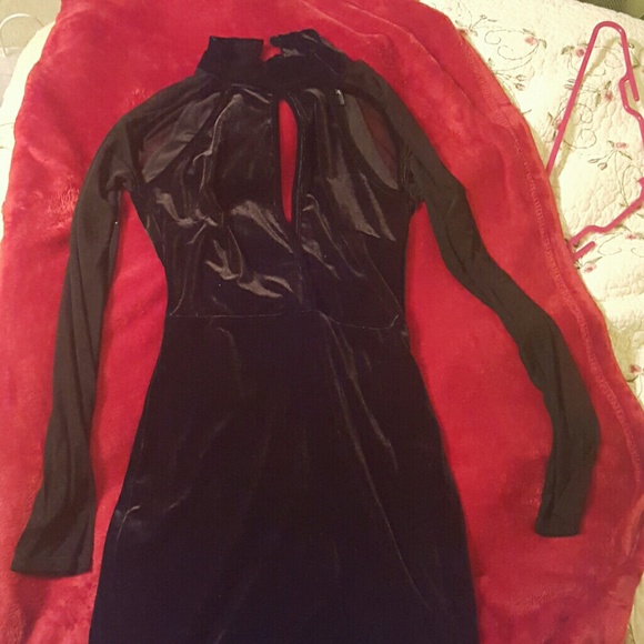 Beautiful dress!! - Picture 1 of 4