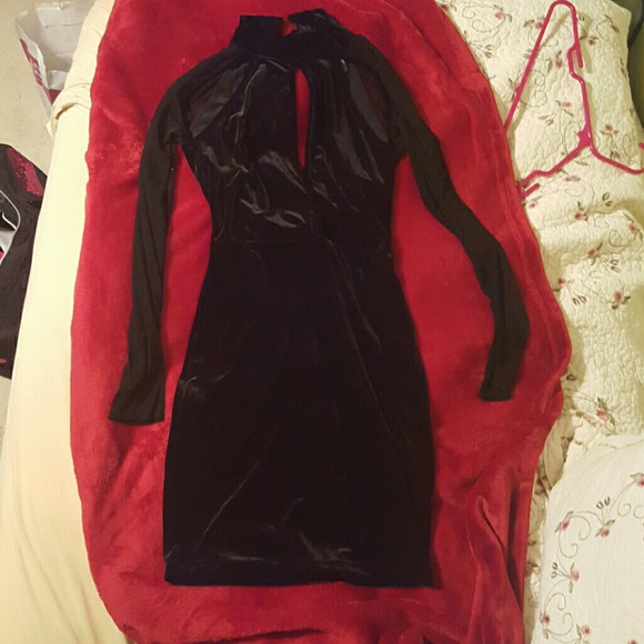 Beautiful dress!! - Picture 2 of 4