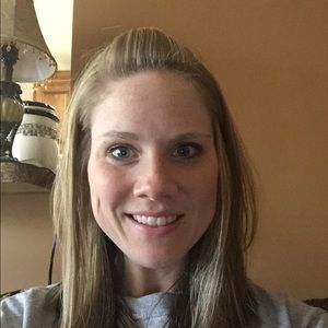 Meet your Posher, Lora