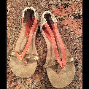 Bella Vita sandal in coral and gold size 6