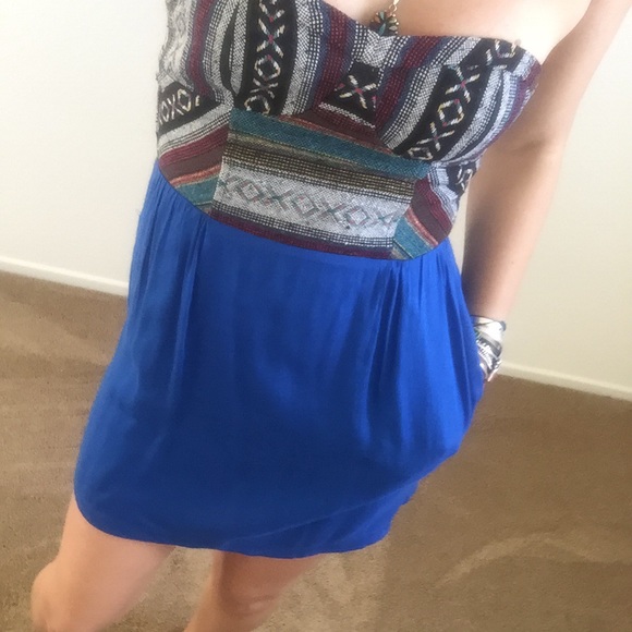 Beautiful embroidered mini from Urban Outfitters - Picture 4 of 4