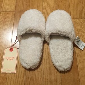 NWT Abercrombie & Fitch house slippers