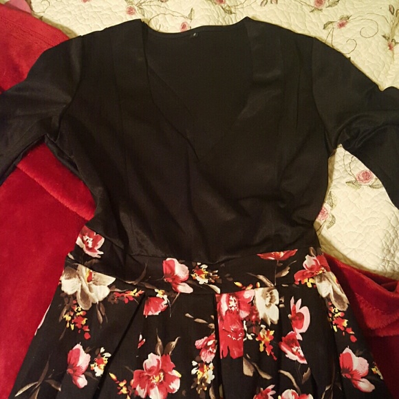 NWOT Beautiful Dress! - Picture 1 of 4