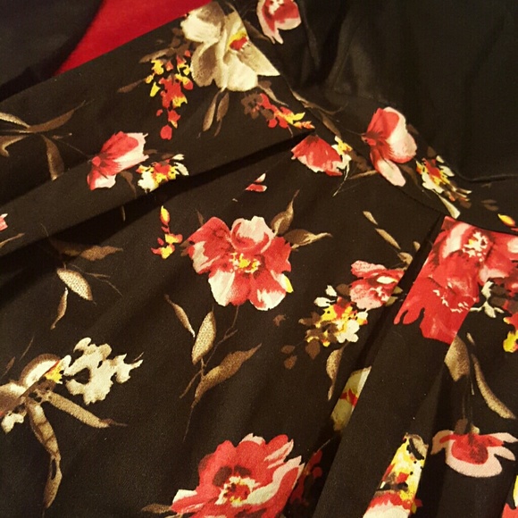 NWOT Beautiful Dress! - Picture 4 of 4