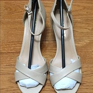 Report Delphine sandals