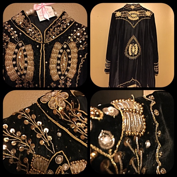 Parisian black velvet and gold sequins opera coat - Picture 4 of 4