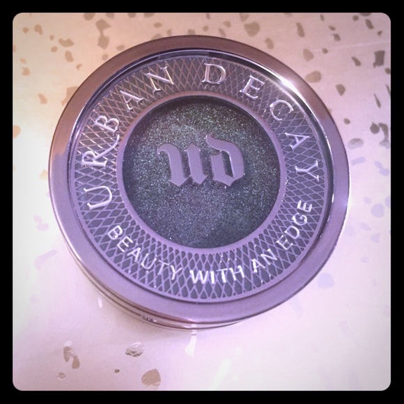 Sold!!! Urban decay eyeshadow in "lounge"