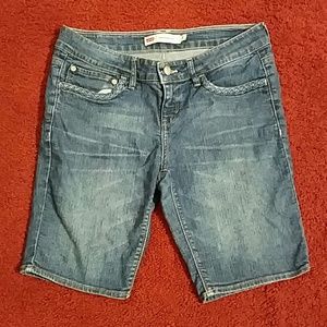 *Donated*Juniors Levis Denim Bermuda Shorts sz 9