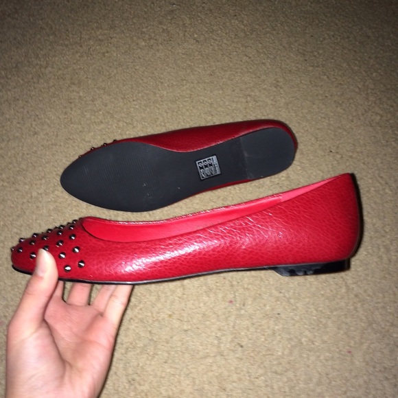 Red Pointed Flats with Gunmetal Spikes Sz 7 - Picture 2 of 2