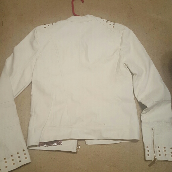 Gorgeous White Jacket - Picture 3 of 4