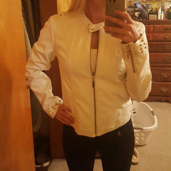 Gorgeous White Jacket - Picture 4 of 4